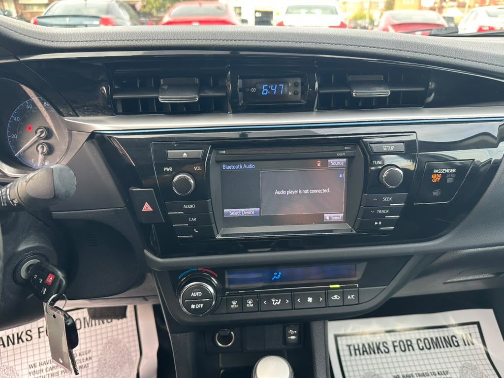 2016 Toyota Corolla Image 17