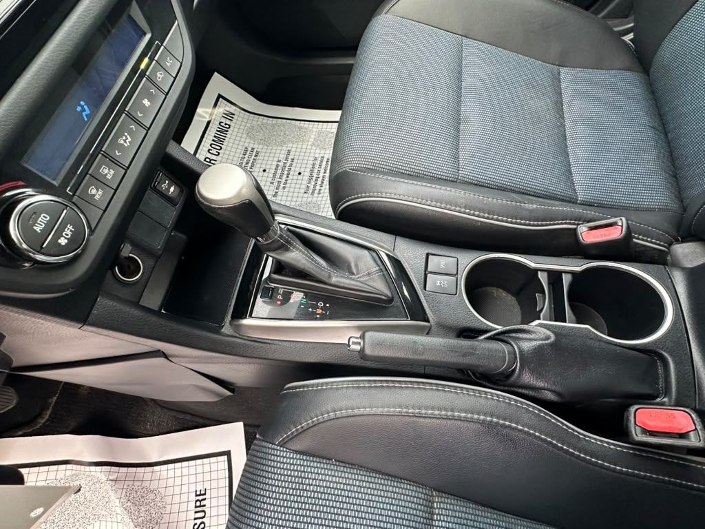 2016 Toyota Corolla Image 19