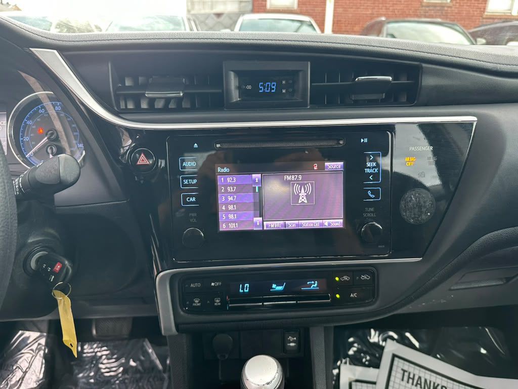 2017 Toyota Corolla Image 16
