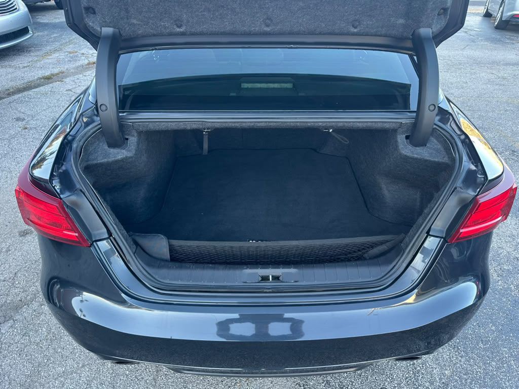 2017 Nissan Maxima Image 8