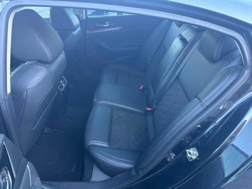 2017 Nissan Maxima Image 24