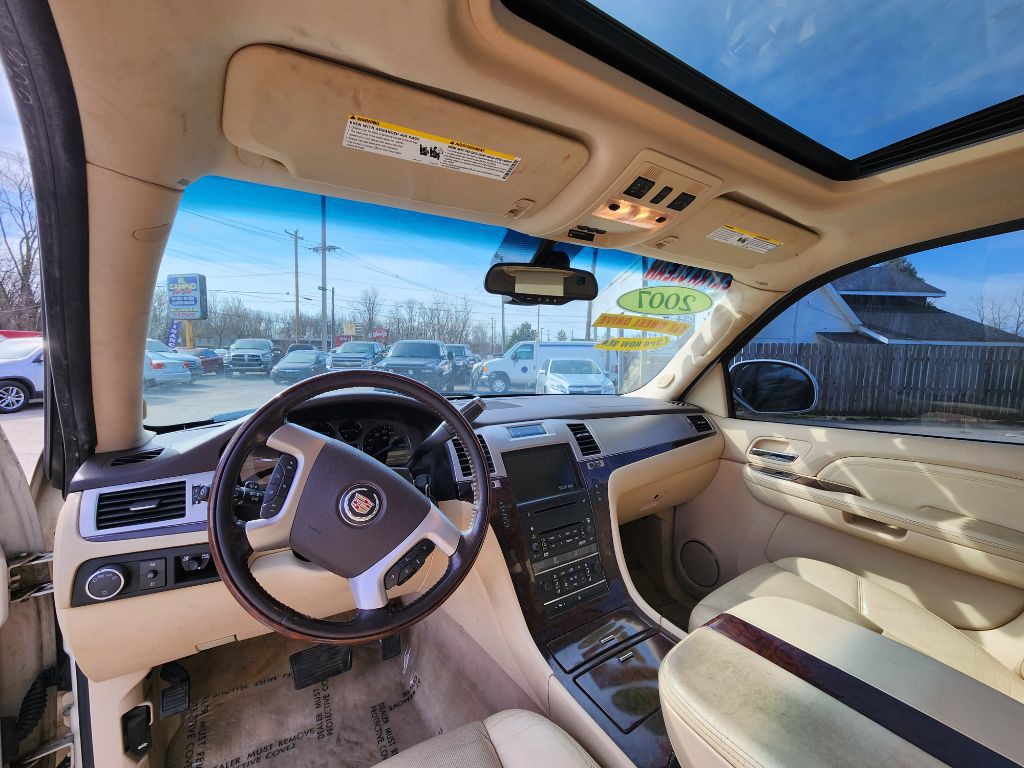 2007 Cadillac Escalade Image 8