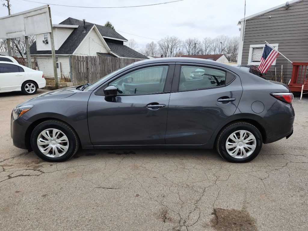 2019 Toyota Yaris Image 2