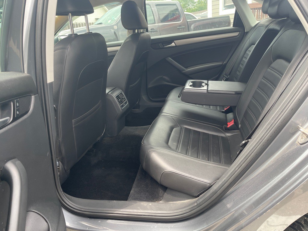 2015 Volkswagen Passat Image 9