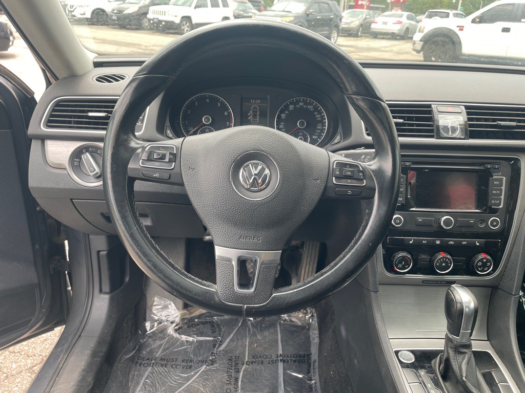 2015 Volkswagen Passat Image 11