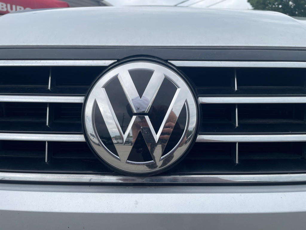 2017 Volkswagen Passat Image 9