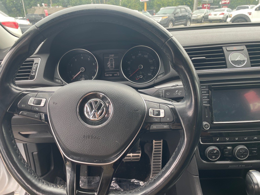2017 Volkswagen Passat Image 15