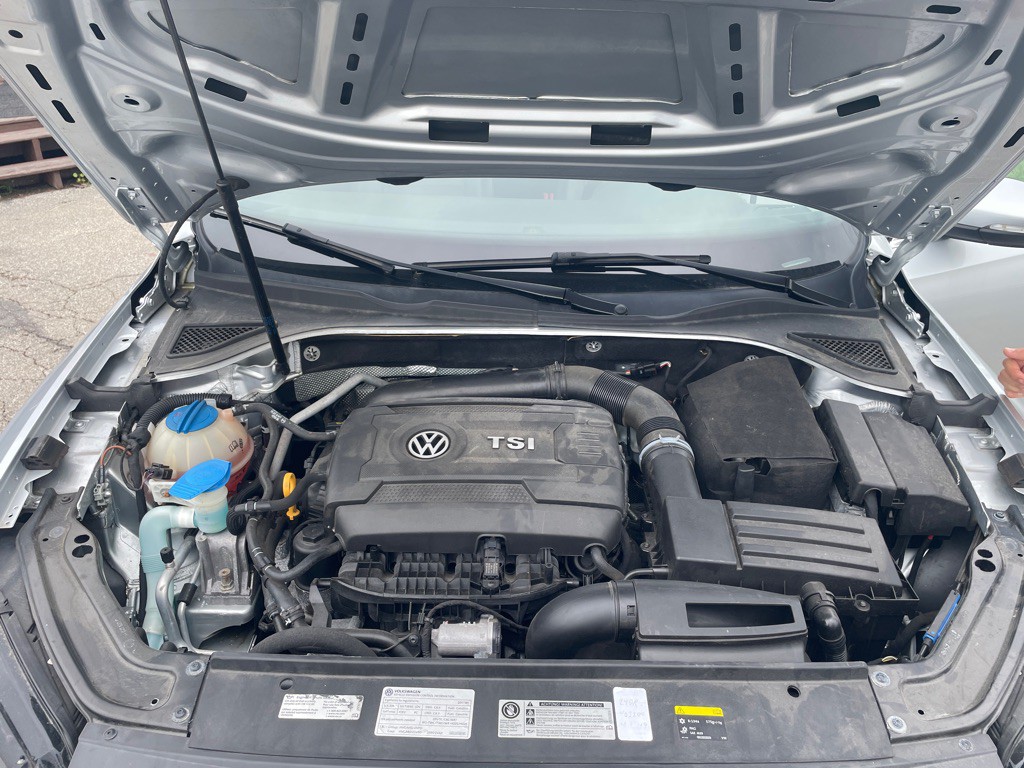 2017 Volkswagen Passat Image 17
