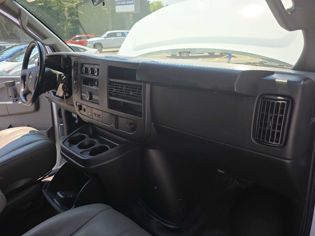 2023 Chevrolet Express Image 23