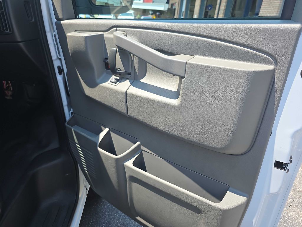 2023 Chevrolet Express Image 25