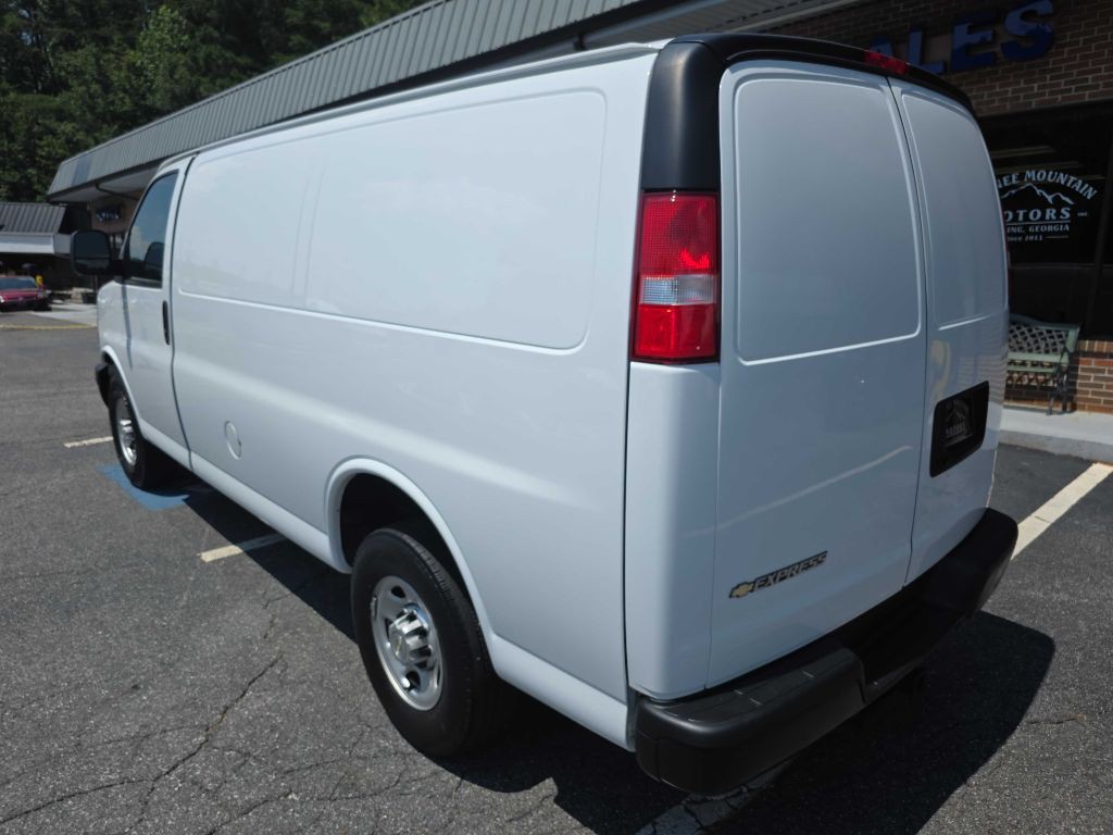 2023 Chevrolet Express Image 3