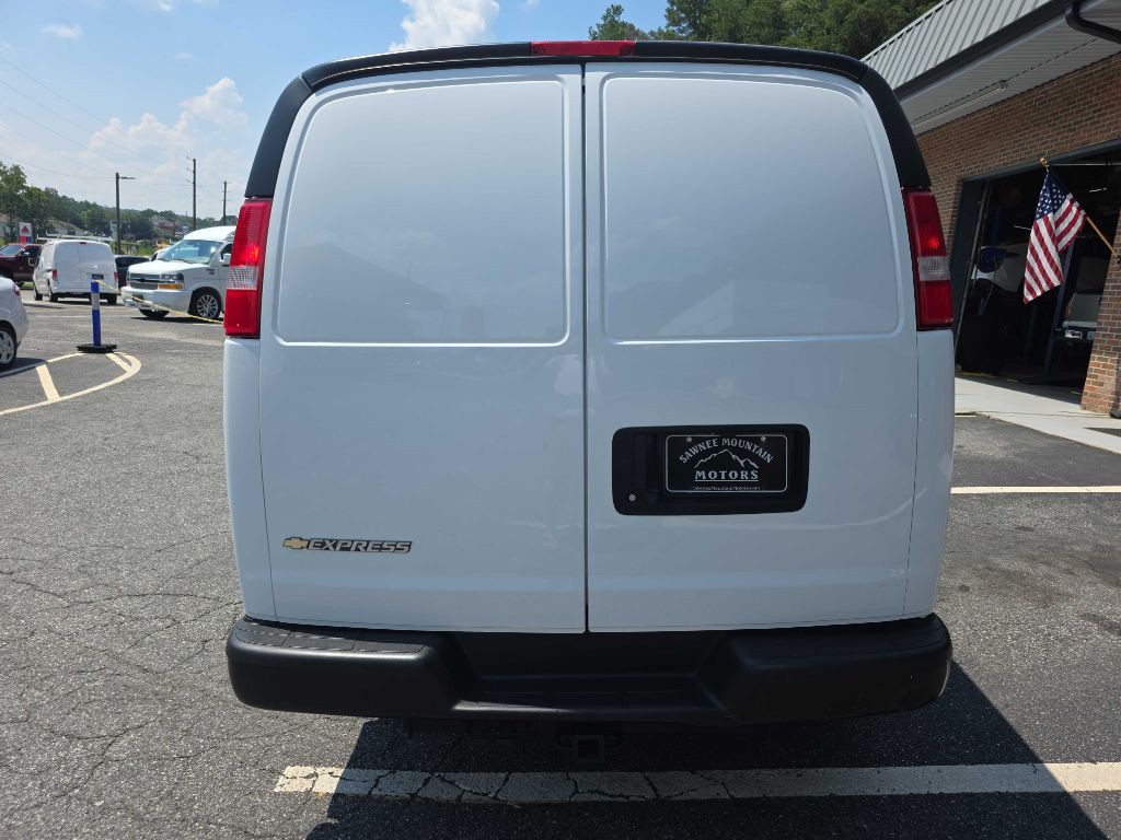 2023 Chevrolet Express Image 4