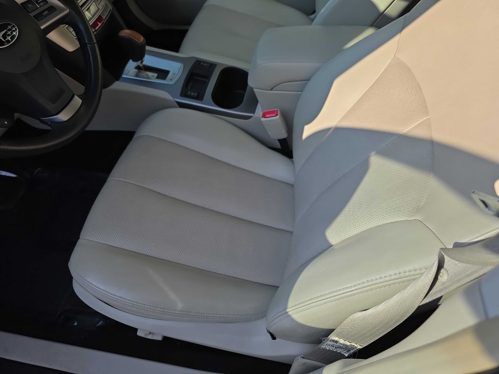 2013 Subaru Outback Image 10