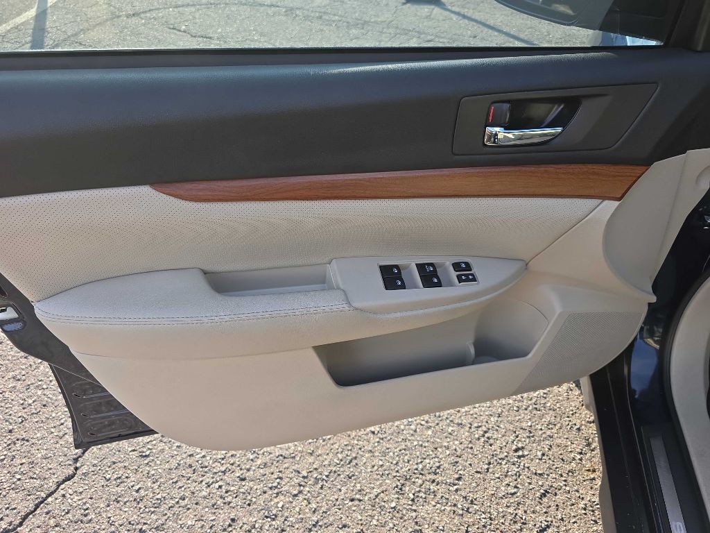 2013 Subaru Outback Image 16