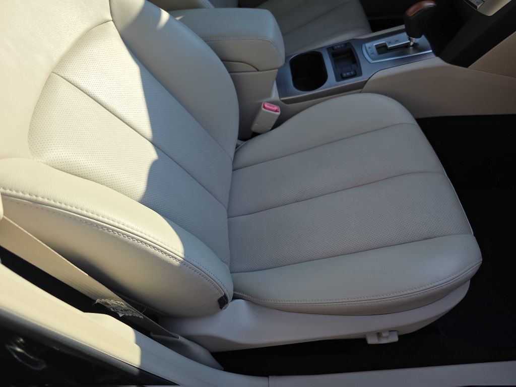 2013 Subaru Outback Image 23