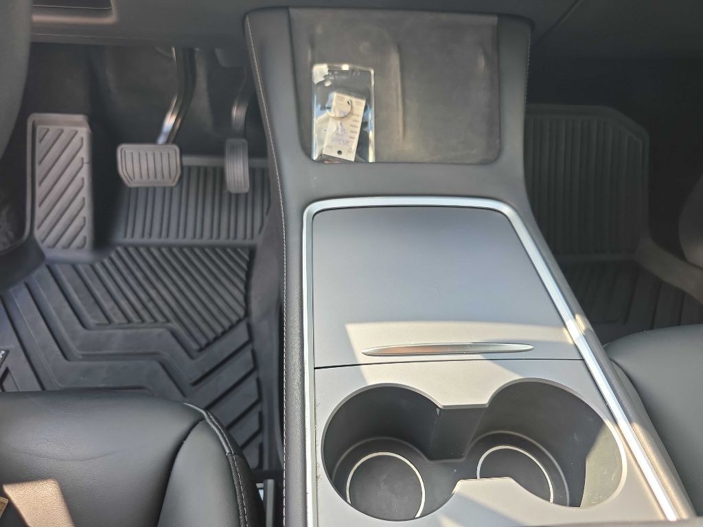 2022 Tesla Model Y Image 11