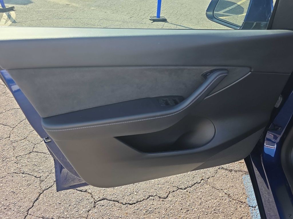 2022 Tesla Model Y Image 13
