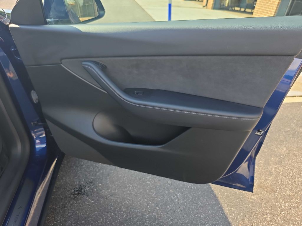2022 Tesla Model Y Image 23