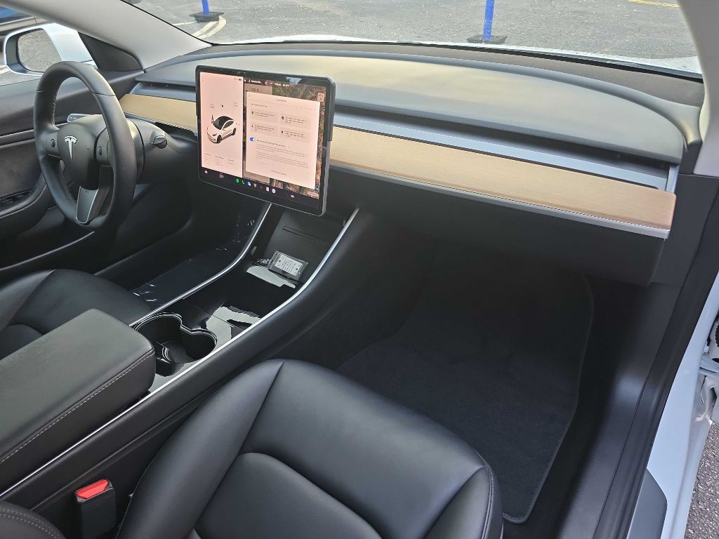 2020 Tesla Model 3 Image 18