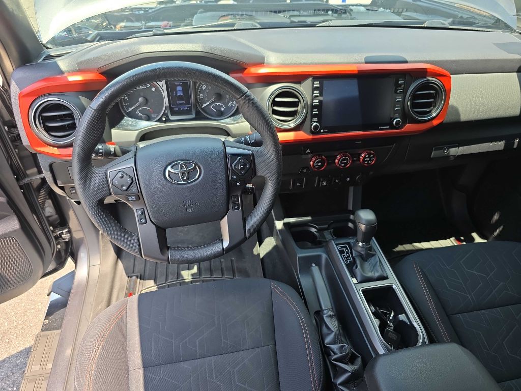 2020 Toyota Tacoma Image 11