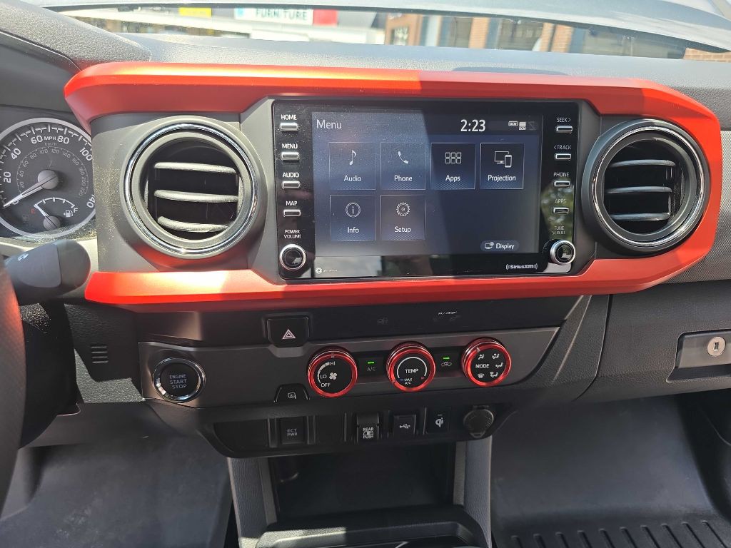 2020 Toyota Tacoma Image 18