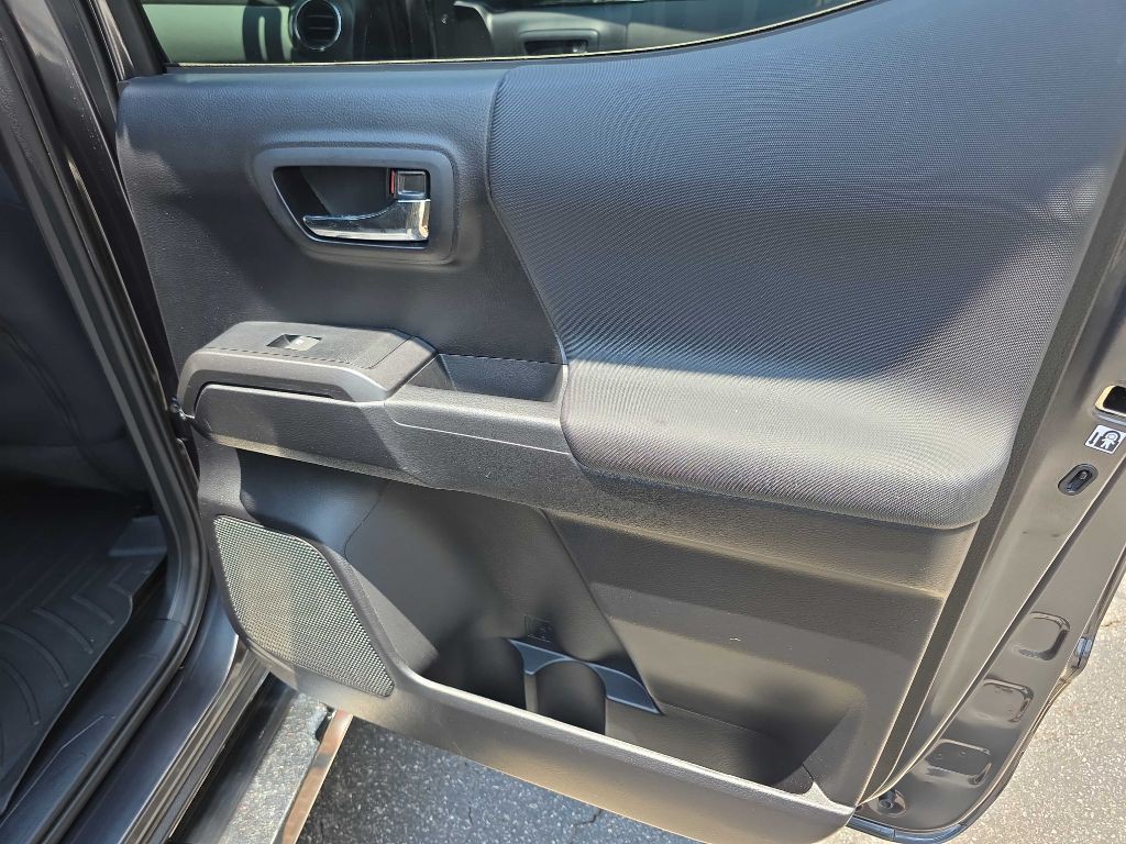 2020 Toyota Tacoma Image 24