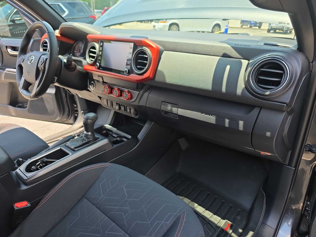 2020 Toyota Tacoma Image 25