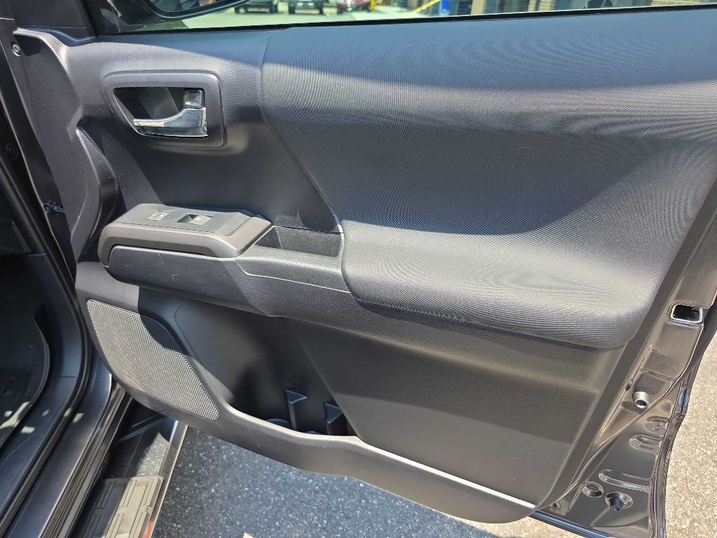 2020 Toyota Tacoma Image 27