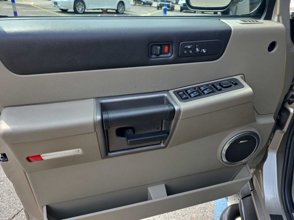 2003 HUMMER H2 Image 12