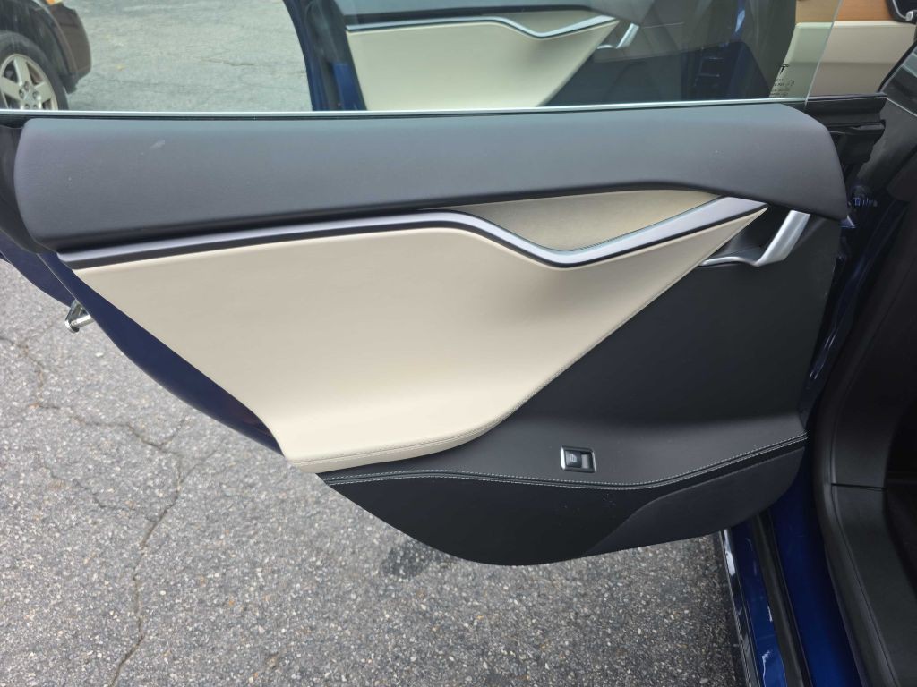 2021 Tesla Model S Image 22