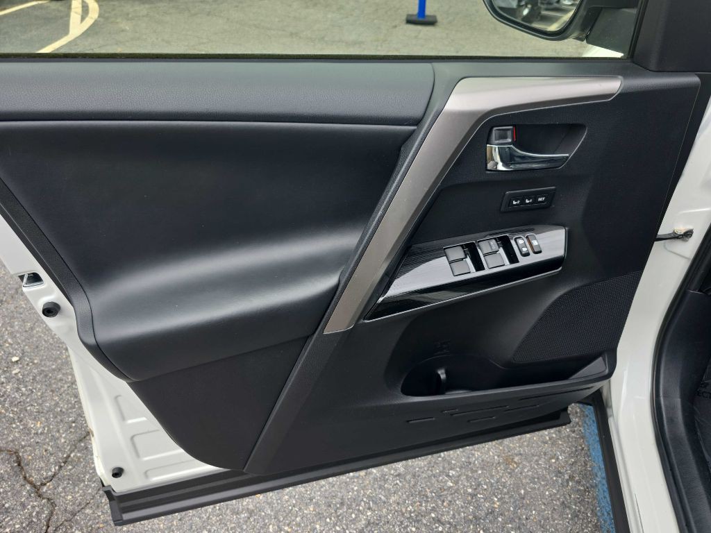 2018 Toyota Rav4 Image 11
