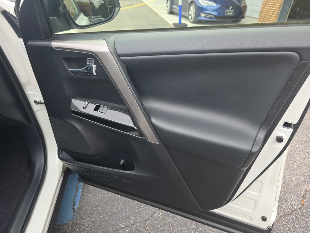 2018 Toyota Rav4 Image 24