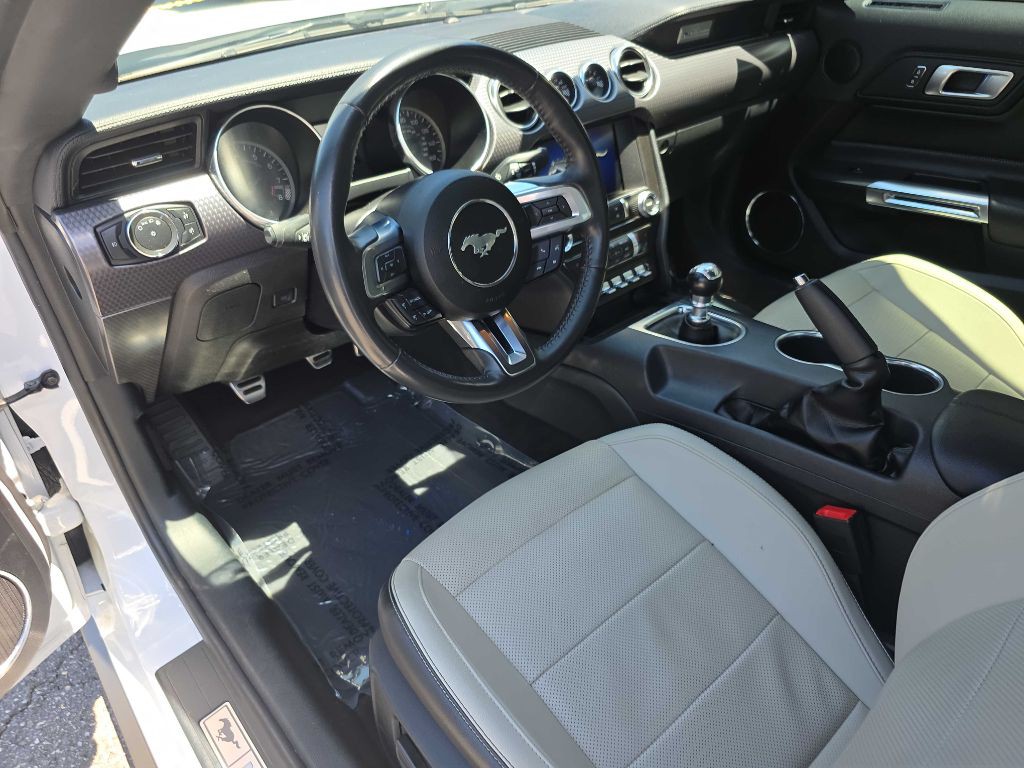 2022 Ford Mustang Image 9