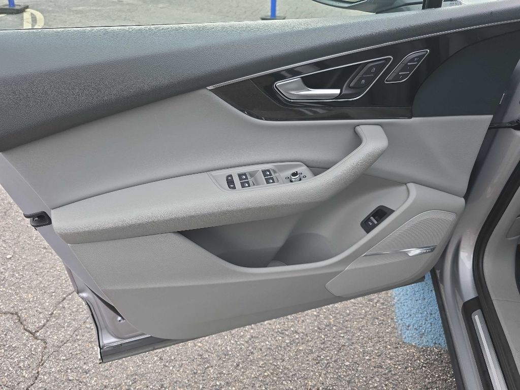 2018 Audi Q7 Image 12