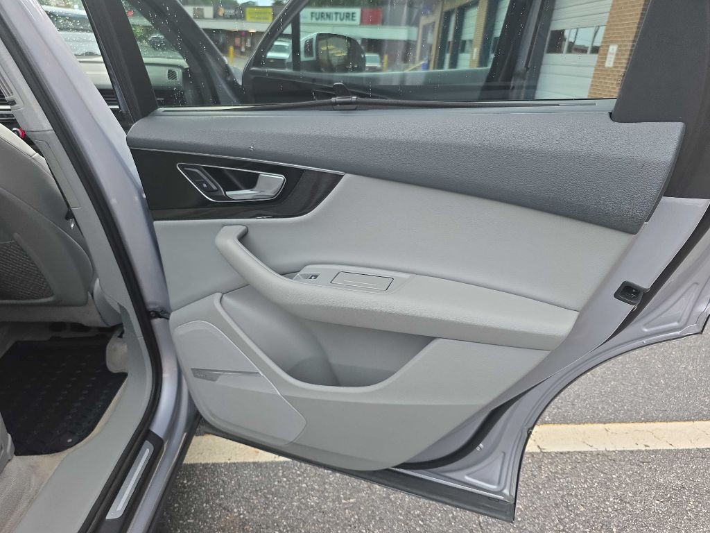 2018 Audi Q7 Image 23