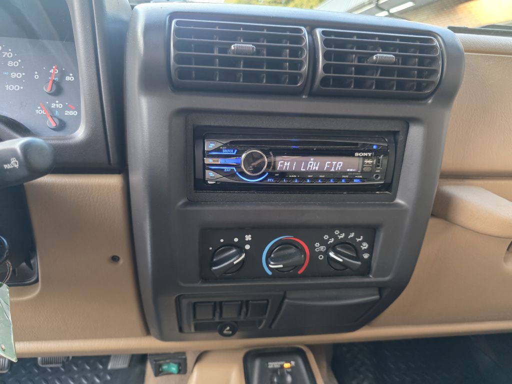 2002 Jeep Wrangler Image 14