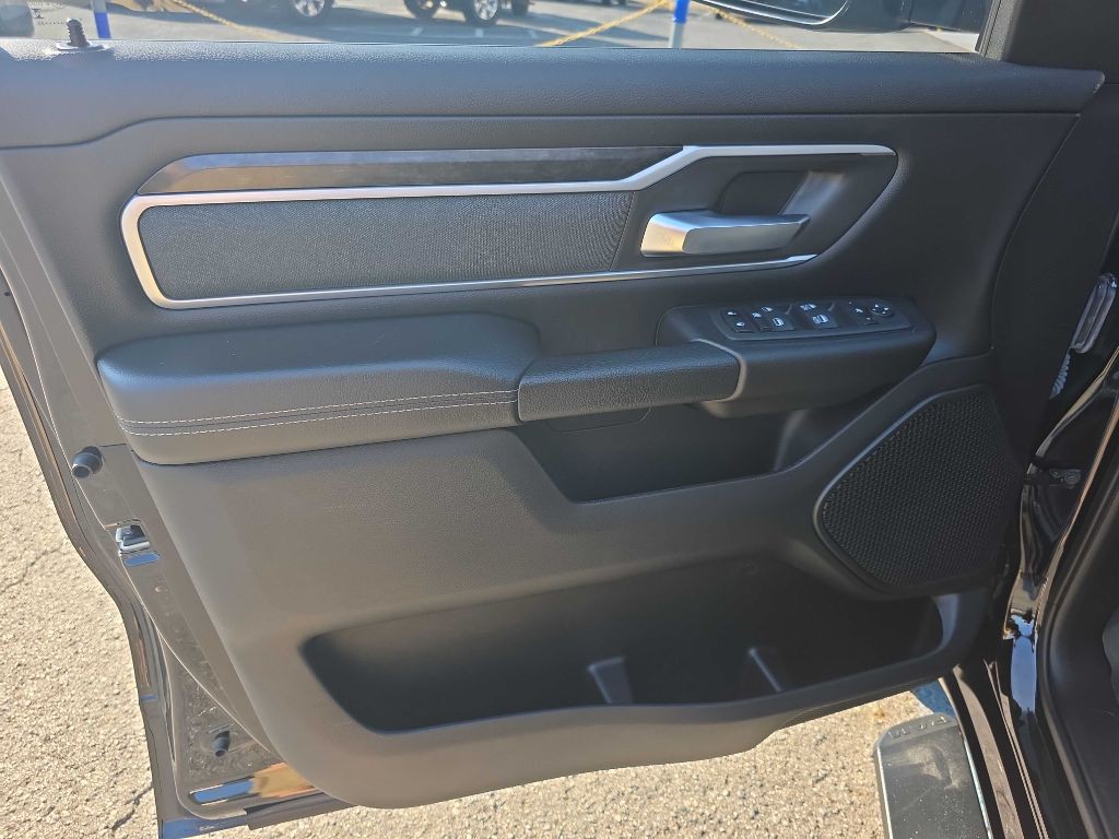 2023 RAM 1500 Image 12