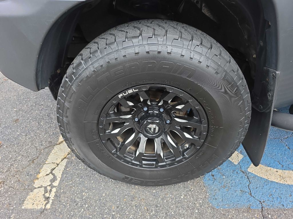 2014 Toyota Tacoma Image 24