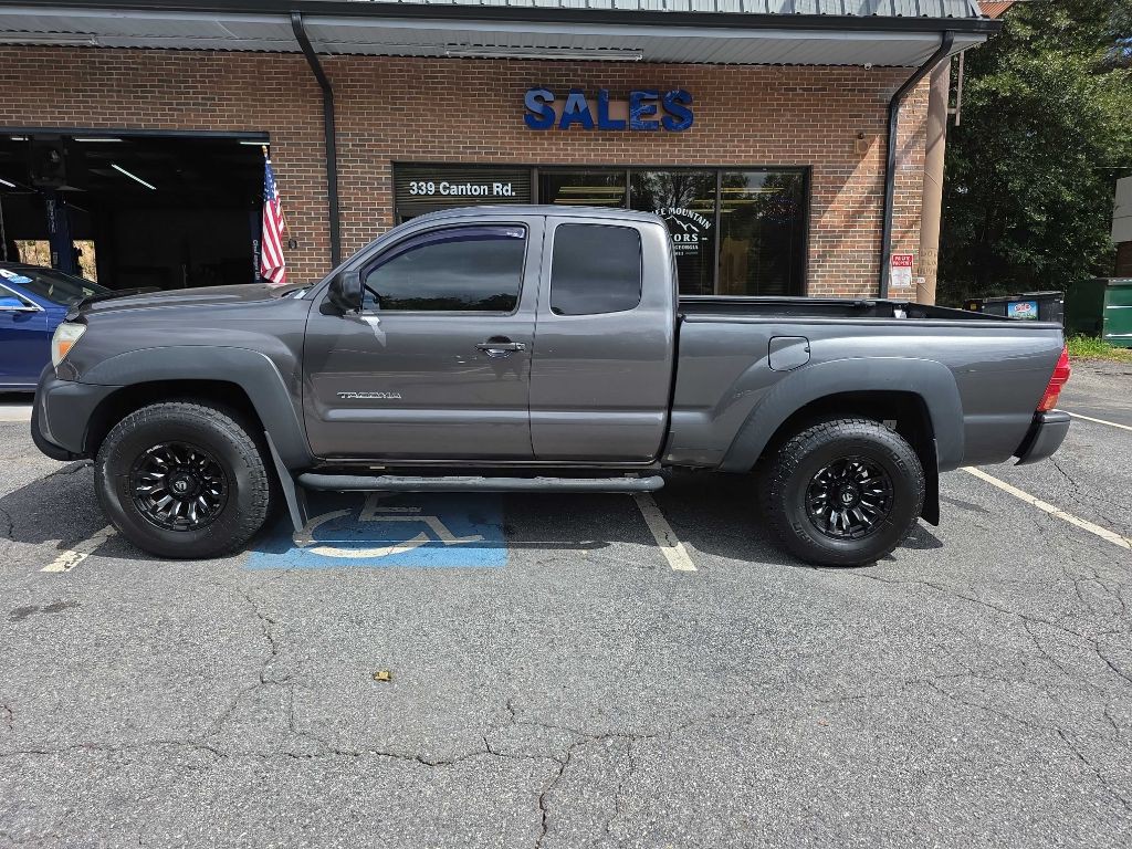 2014 Toyota Tacoma Image 2