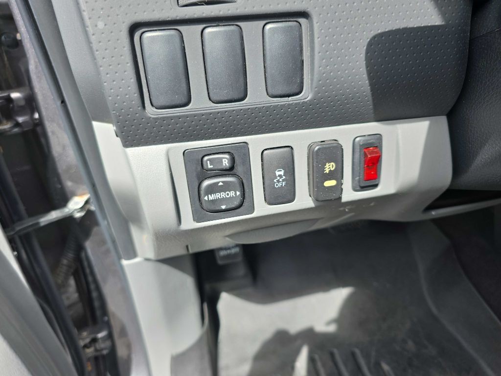 2014 Toyota Tacoma Image 17