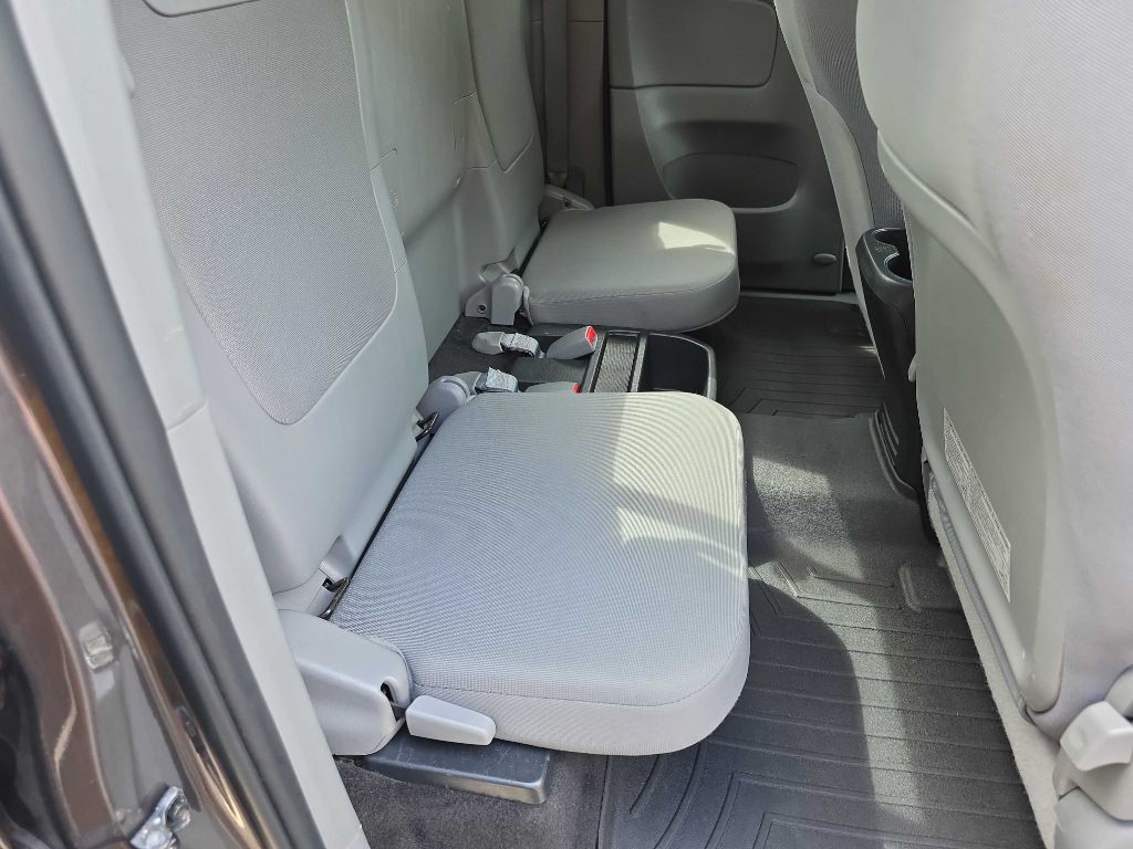 2014 Toyota Tacoma Image 18