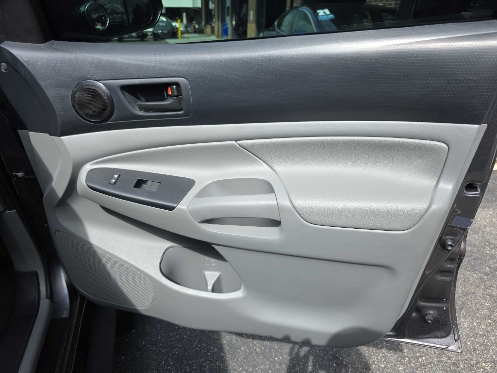 2014 Toyota Tacoma Image 21
