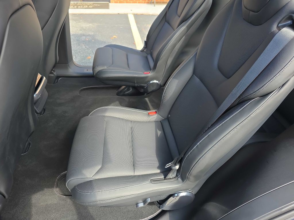 2022 Tesla Model X Image 18