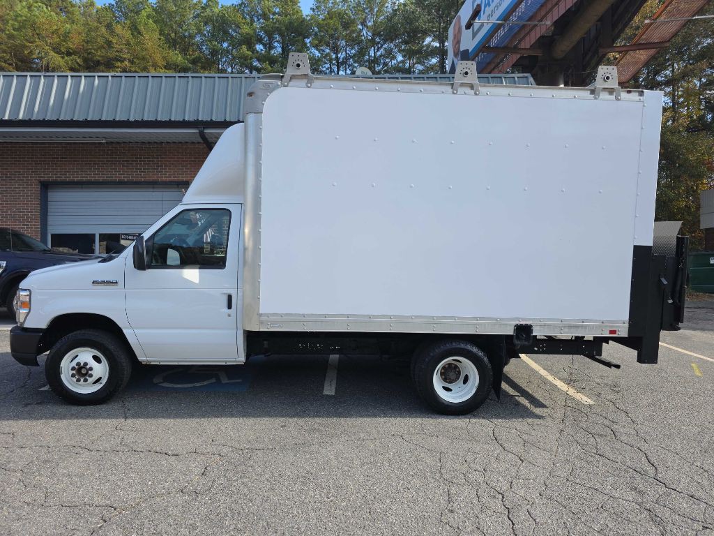 2018 Ford Econoline Image 2