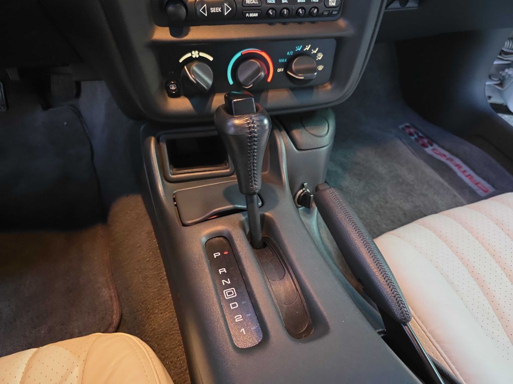 1997 Chevrolet Camaro Image 20