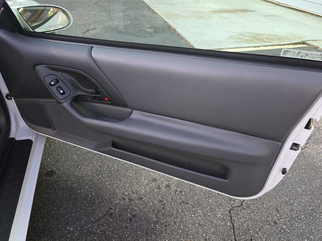 1997 Chevrolet Camaro Image 24