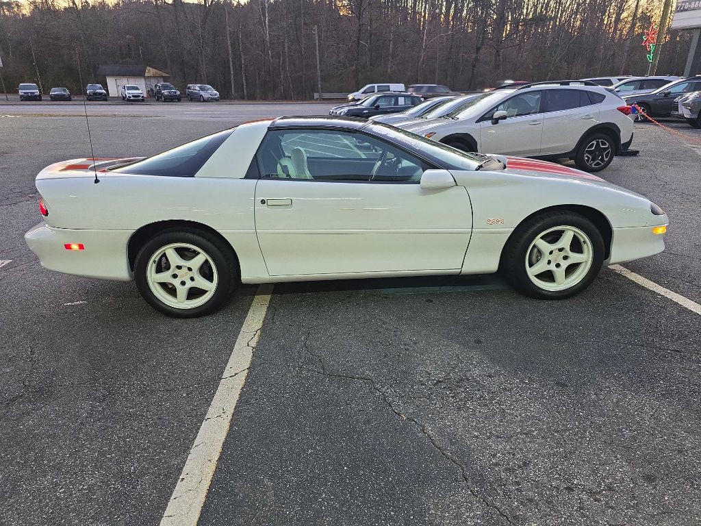1997 Chevrolet Camaro Image 6