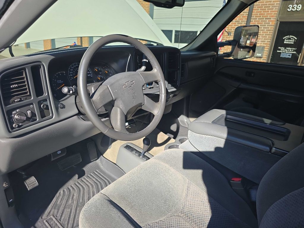 2004 Chevrolet Silverado 1500 Image 10