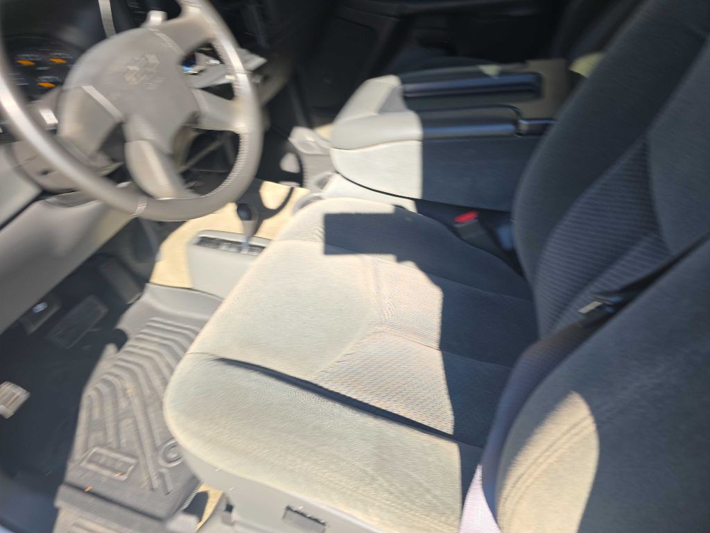 2004 Chevrolet Silverado 1500 Image 11