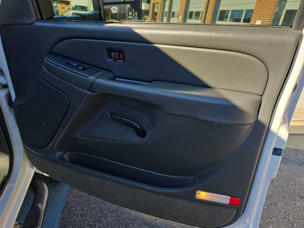 2004 Chevrolet Silverado 1500 Image 23